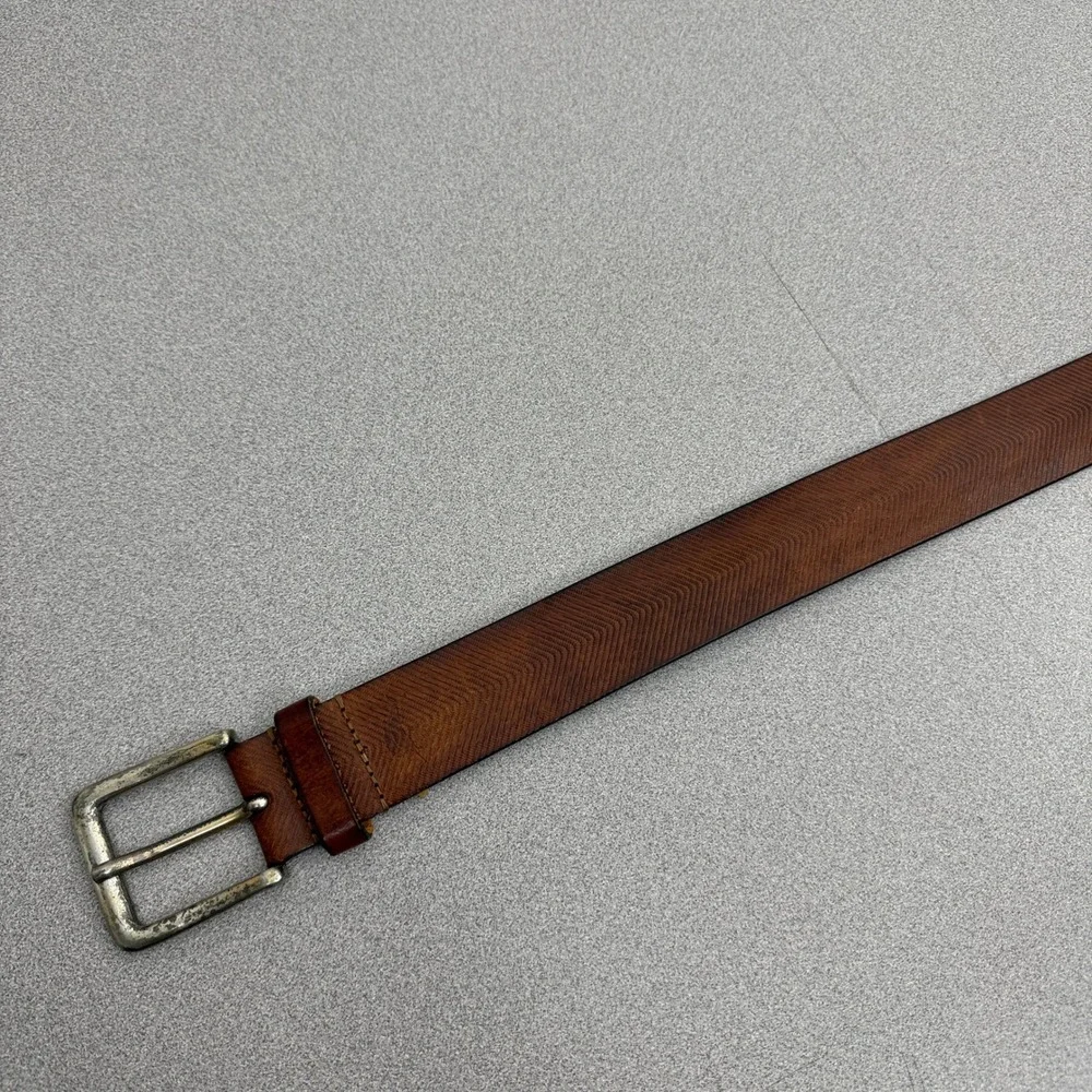 Tommy Bahama Belt Mens 36 Brown Chevron Textured Leather Made in Italy